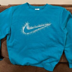 Nike Women’s Lightweight sweatshirt.  Size XS. Great Condition.  Worn twice.